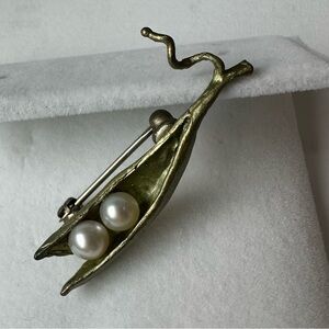Michael Michaud Pea Pod Brooch